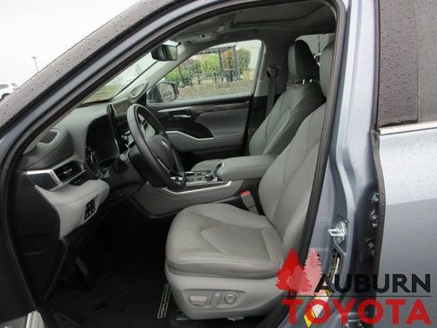 Certified 2021 Toyota Highlander Limited image 14