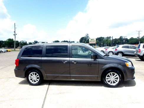 Used 2019 Dodge Grand Caravan SXT image 5