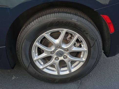 Used 2024 Chrysler Pacifica Touring-L FWD image 31