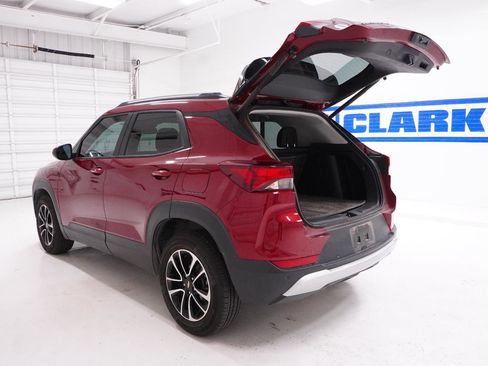 Used 2025 Chevrolet TrailBlazer LT w/ Convenience Package image 8