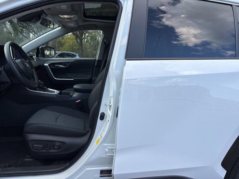 Used 2025 Toyota RAV4 XLE w/ Convenience Package image 12