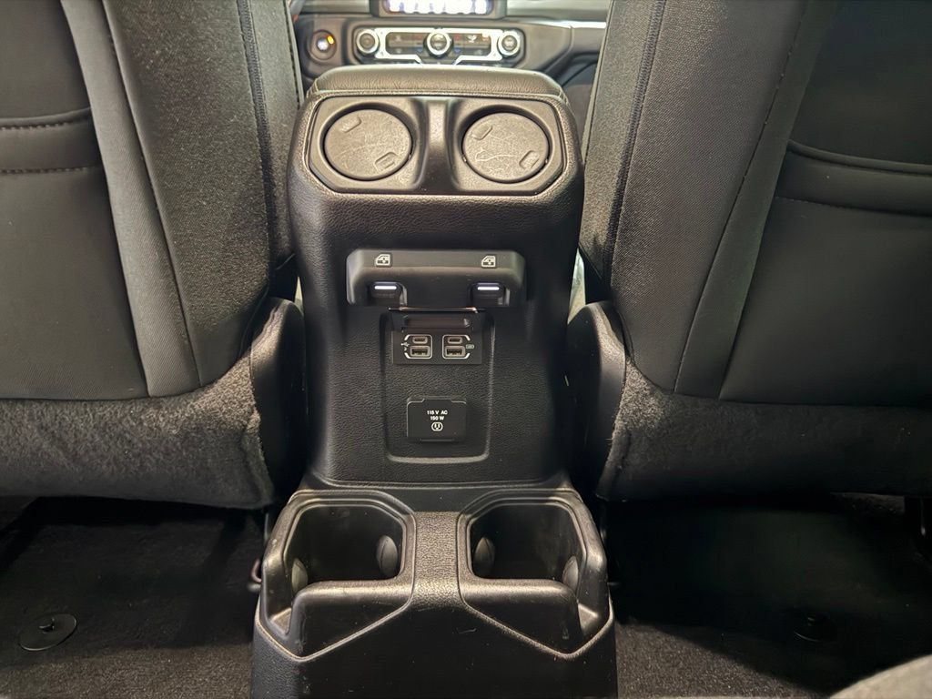 Used 2019 Jeep Wrangler Unlimited Sahara w/ Uconnect 4C Nav & Sound Group AWD/4WD image 27