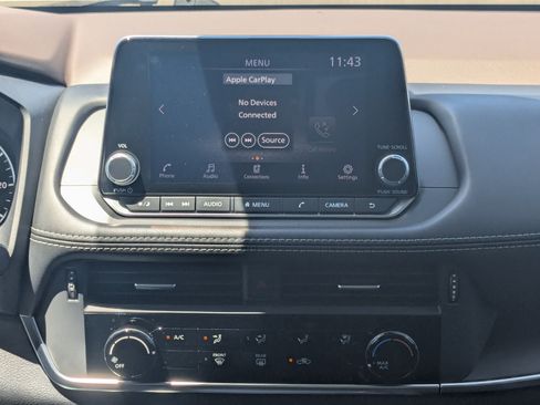 Used 2023 Nissan Rogue S AWD/4WD image 18
