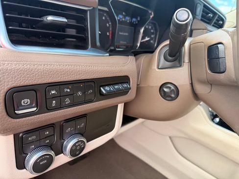Used 2021 GMC Yukon Denali w/ Denali Premium Package AWD/4WD image 10