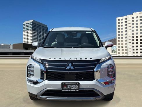 New 2025 Mitsubishi Outlander SE image 2