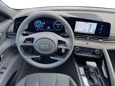 New 2026 Hyundai Elantra SEL FWD image 17