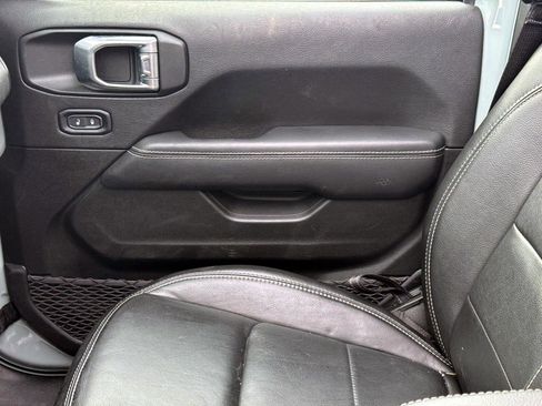 Used 2023 Jeep Wrangler Unlimited Sahara w/ Cold Weather Group image 15