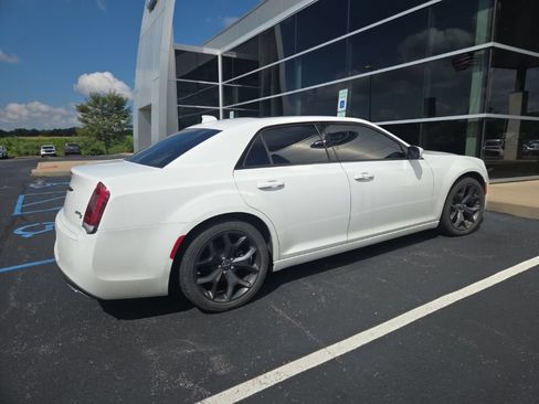 Used 2023 Chrysler 300 S w/ Comfort Group RWD image 5