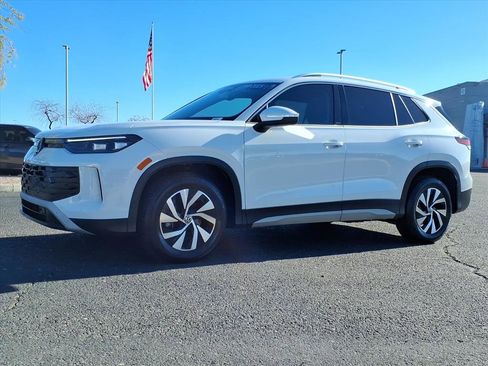 Certified 2025 Volkswagen Tiguan S image 3