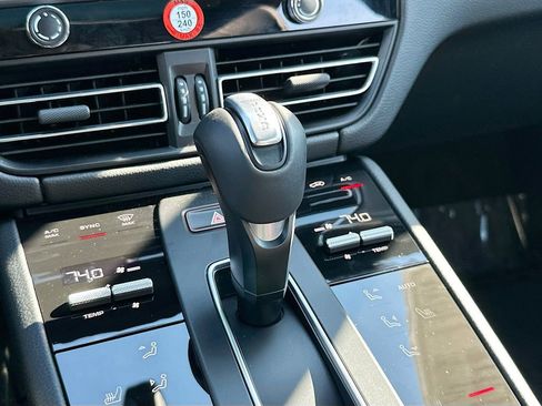 Certified 2026 Porsche Macan AWD/4WD image 19