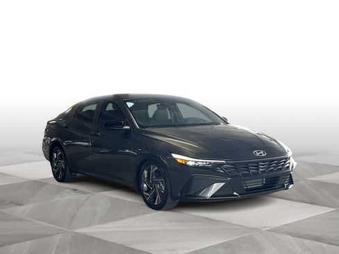 Used 2025 Hyundai Elantra Sport FWD image 2