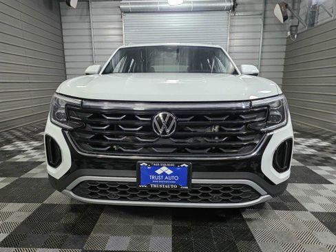 Used 2024 Volkswagen Atlas Cross Sport SE AWD/4WD image 3