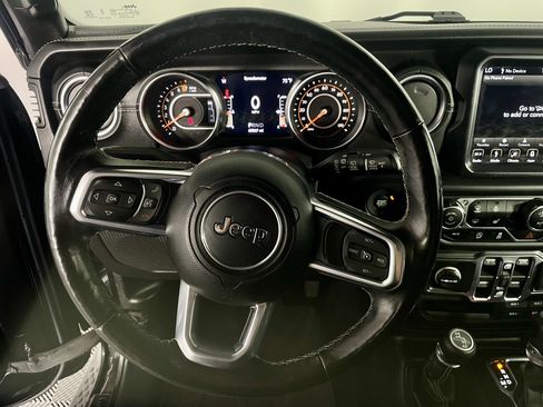 Used 2018 Jeep Wrangler Unlimited Sahara AWD/4WD image 12