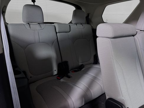 Used 2023 Honda Pilot LX image 23