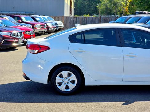 Used 2018 Kia Forte LX FWD image 15