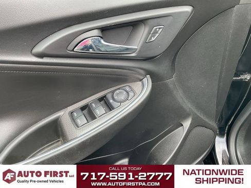Used 2019 Chevrolet Malibu LT w/ Leather Package FWD image 11