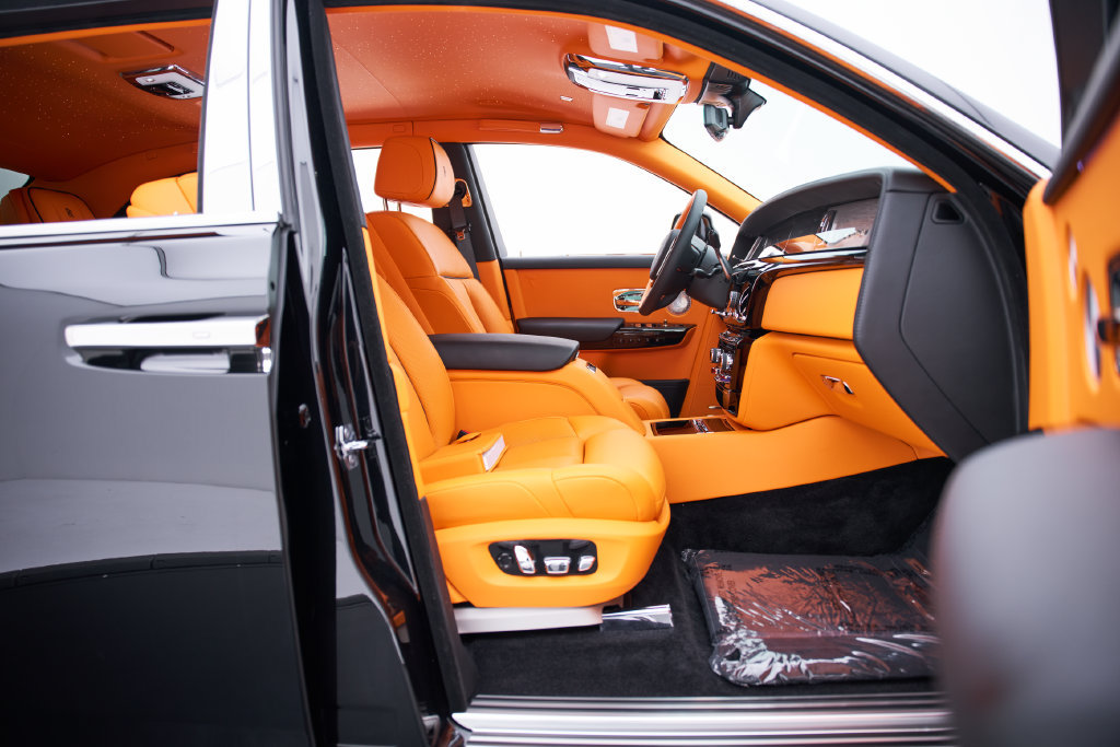 Used 2026 Rolls-Royce Phantom Sedan RWD image 38