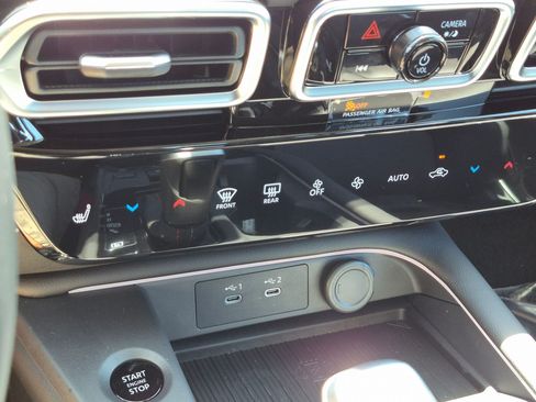 New 2026 Nissan Sentra SR w/ SR Premium Package FWD image 17