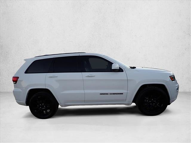 Used 2019 Jeep Grand Cherokee Altitude AWD/4WD image 4