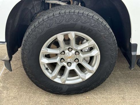 Used 2025 Chevrolet Silverado 1500 LT AWD/4WD image 5