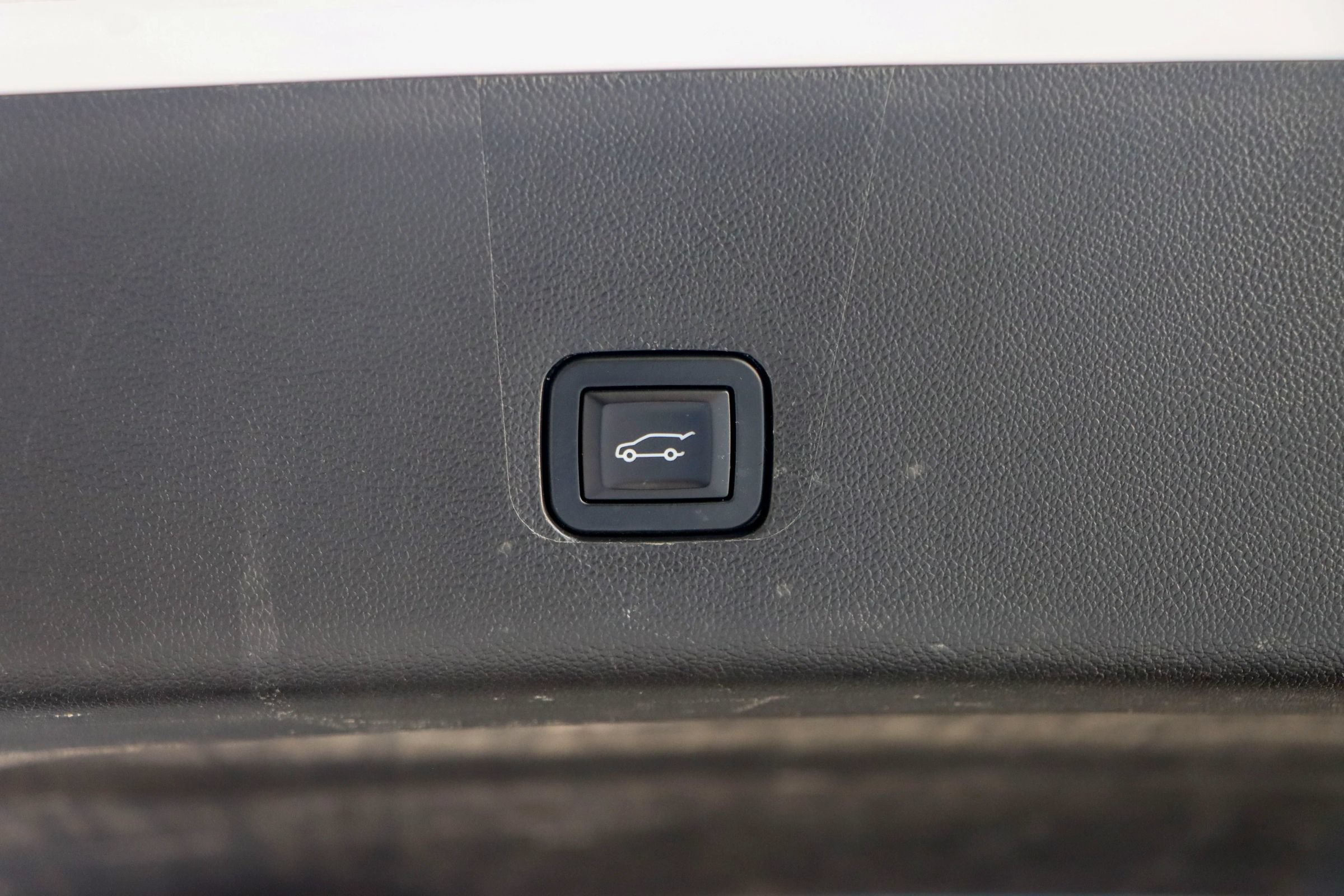 Used 2020 Chevrolet Traverse RS w/ LPO, Floor Liner Package FWD image 28