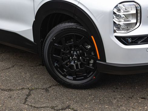 New 2026 Mitsubishi Outlander Trail Edition image 4