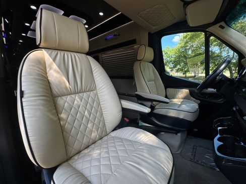 Used 2019 Mercedes-Benz Sprinter 170 image 22