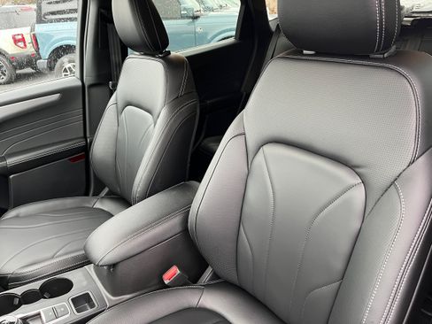 New 2026 Ford Escape SE w/ PHEV Premium Package FWD image 9