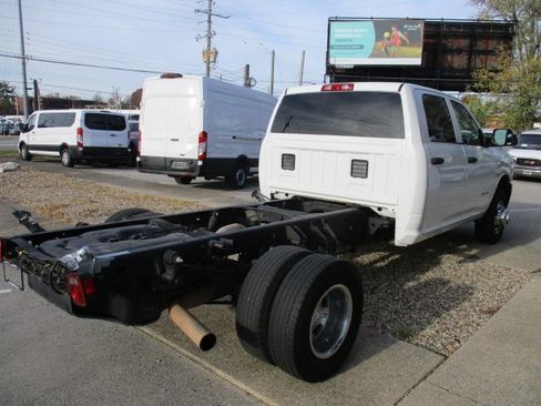 Used 2022 RAM 3500 Tradesman w/ Chrome Appearance Group image 4