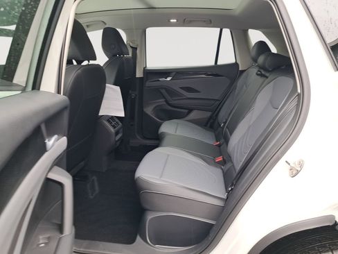 New 2025 Volkswagen Tiguan SE AWD/4WD image 14