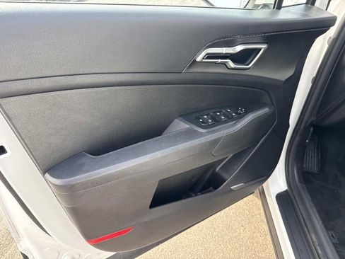 Used 2023 Kia Sportage LX image 17