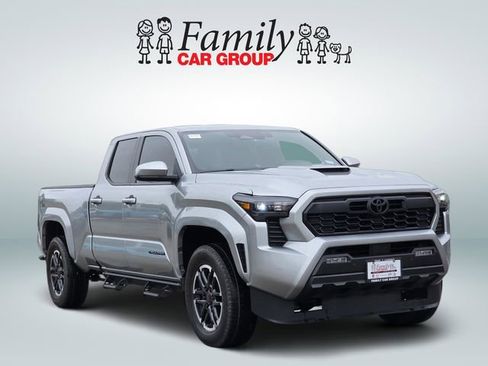 Used 2024 Toyota Tacoma TRD Sport w/ TRD Sport Upgrade Package AWD/4WD image 2