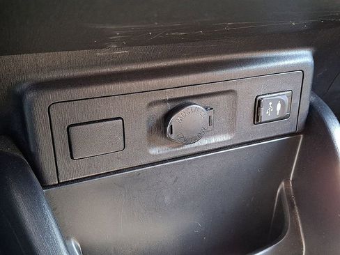 Used 2017 Toyota Prius V Two image 27