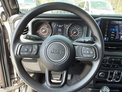 Used 2025 Jeep Gladiator Sport image 26
