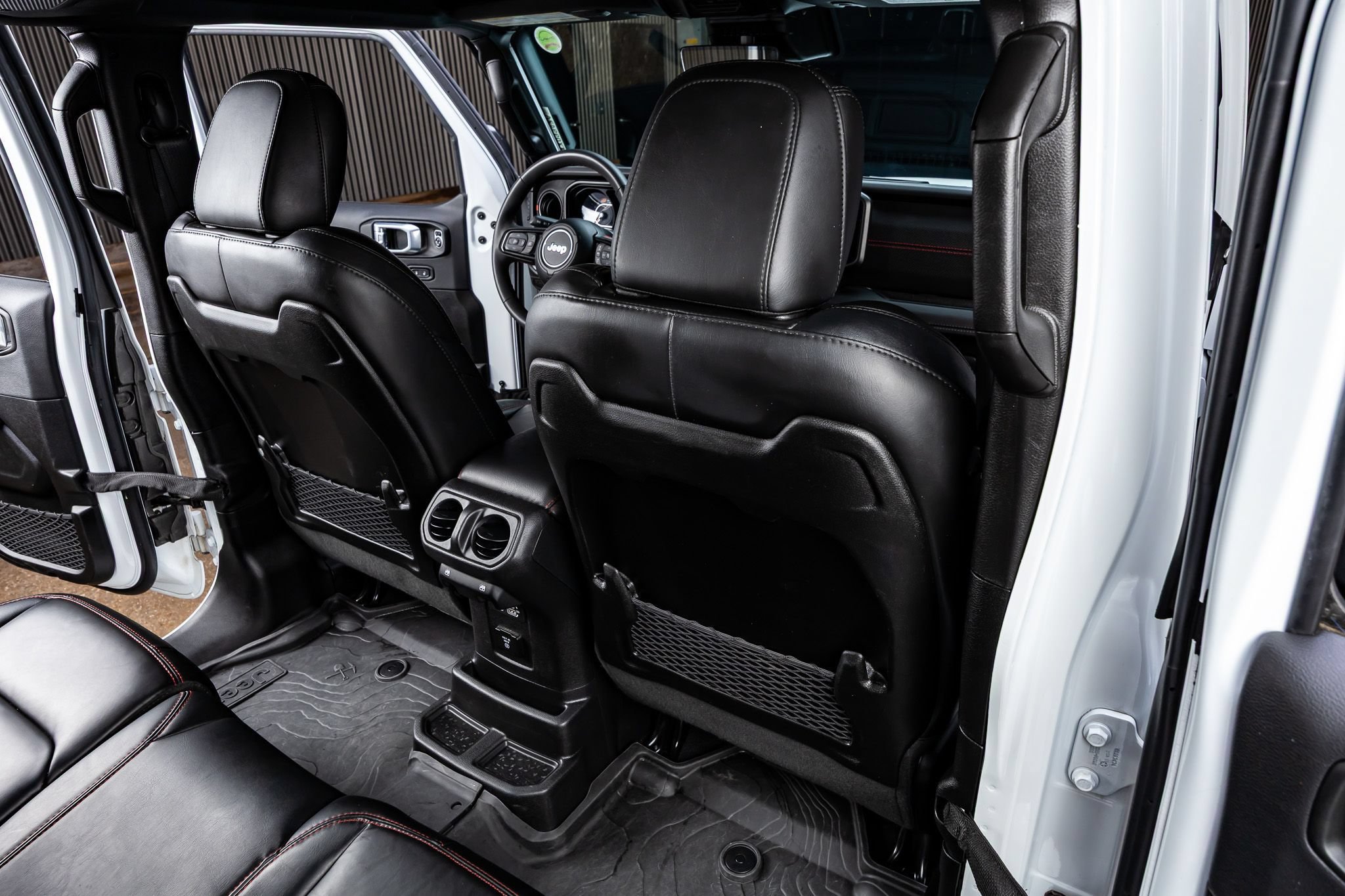 Used 2024 Jeep Wrangler Unlimited Rubicon AWD/4WD image 31