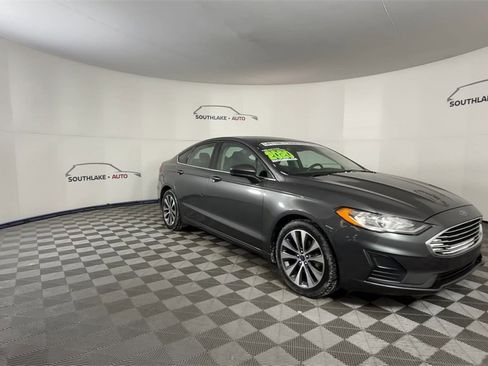 Used 2020 Ford Fusion SE image 2