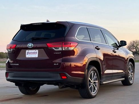 Used 2019 Toyota Highlander XLE image 9