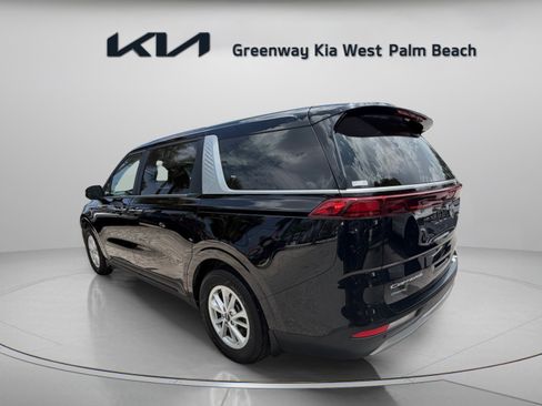 Used 2022 Kia Carnival LX FWD image 5