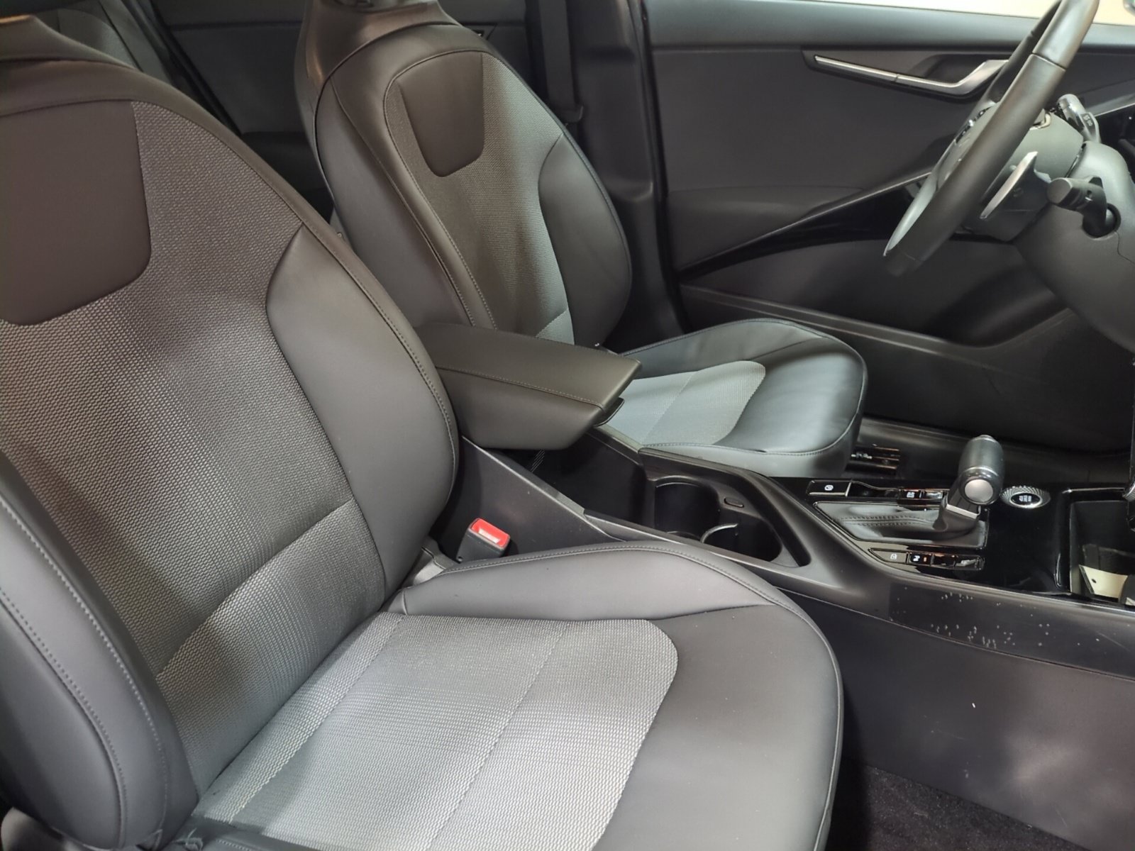 Certified 2024 Kia Niro EX FWD image 11