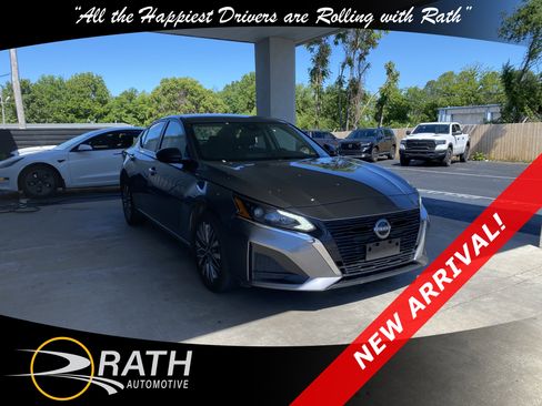 Used 2024 Nissan Altima 2.5 SV AWD/4WD image 1