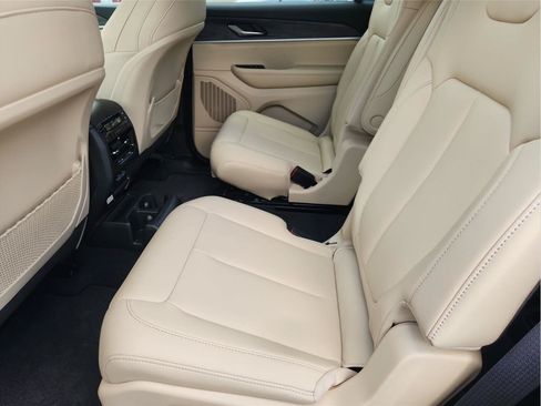 Used 2025 Jeep Grand Cherokee L Limited AWD/4WD image 25