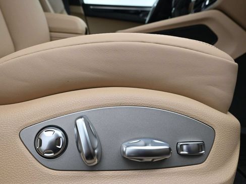 Certified 2026 Porsche Macan AWD/4WD image 15