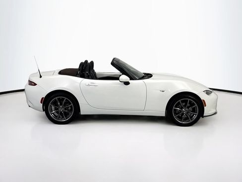 Used 2019 MAZDA MX-5 Miata Grand Touring w/ GT-S Package RWD image 4