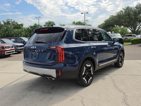 Certified 2024 Kia Telluride S w/ S Sunroof Package FWD image 8