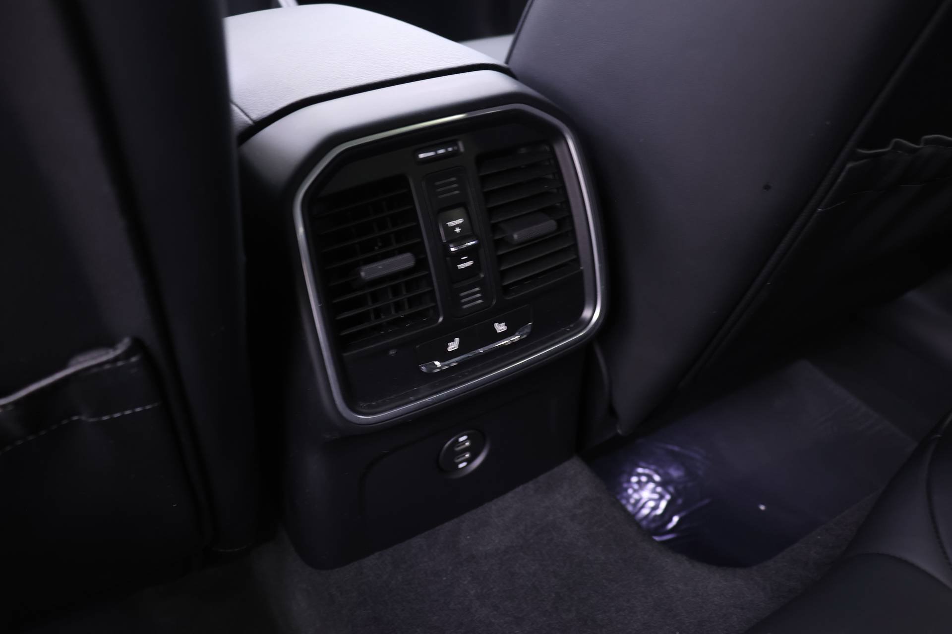 Used 2026 Porsche Macan AWD/4WD image 18