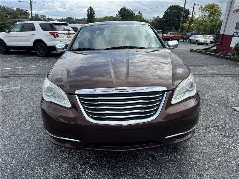 Used 2013 Chrysler 200 Limited FWD image 3