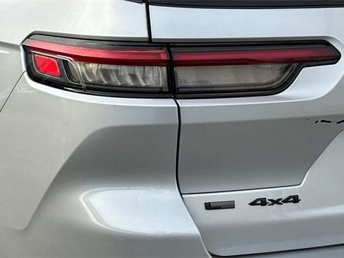 Used 2021 Jeep Grand Cherokee L Altitude image 11