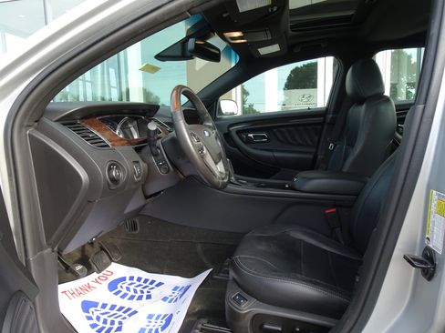 Used 2015 Ford Taurus Limited w/ Equipment Group 301A FWD image 8