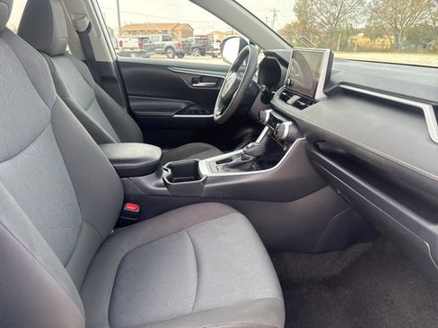 Used 2025 Toyota RAV4 XLE image 14