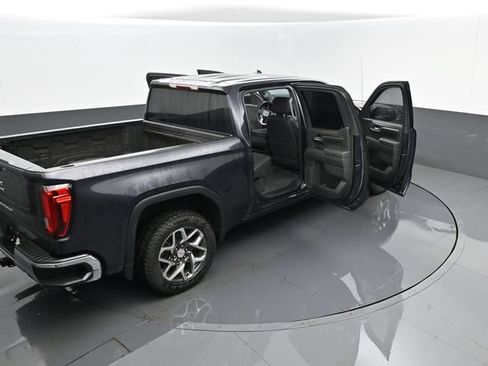 Used 2022 GMC Sierra 1500 SLT AWD/4WD image 25